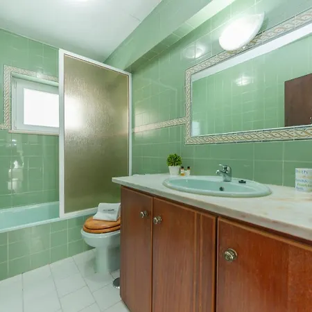 C06 - Water Tower Townhouse With Pool Vakantiehuis *