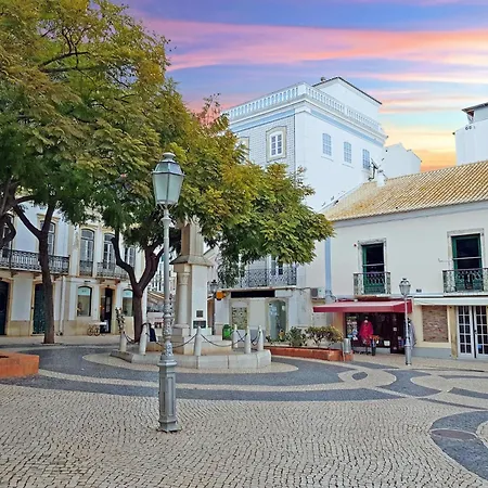 C06 - Water Tower Townhouse With Pool 別荘