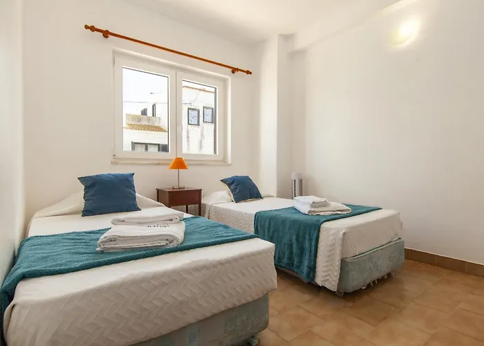 C06 - Water Tower Townhouse With Pool * ラゴス