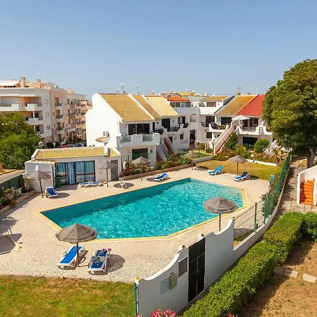 C06 - Water Tower Townhouse With Pool Lagos