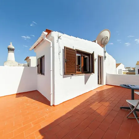 C06 - Water Tower Townhouse With Pool Holiday home