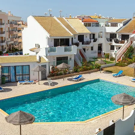 C06 - Water Tower Townhouse With Pool * Lagos