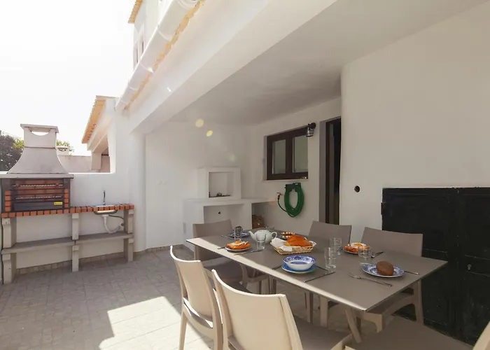 C06 - Water Tower Townhouse With Pool * 라고스