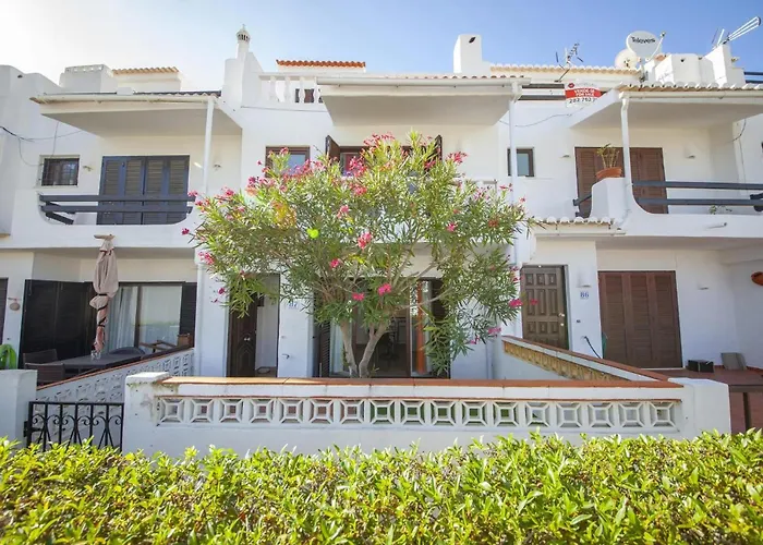 Nyaraló C06 - Water Tower Townhouse With Pool Lagos