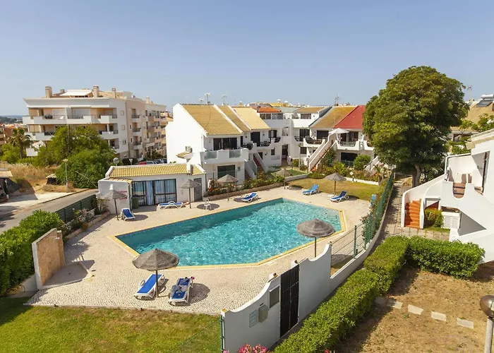 C06 - Water Tower Townhouse With Pool * 라고스